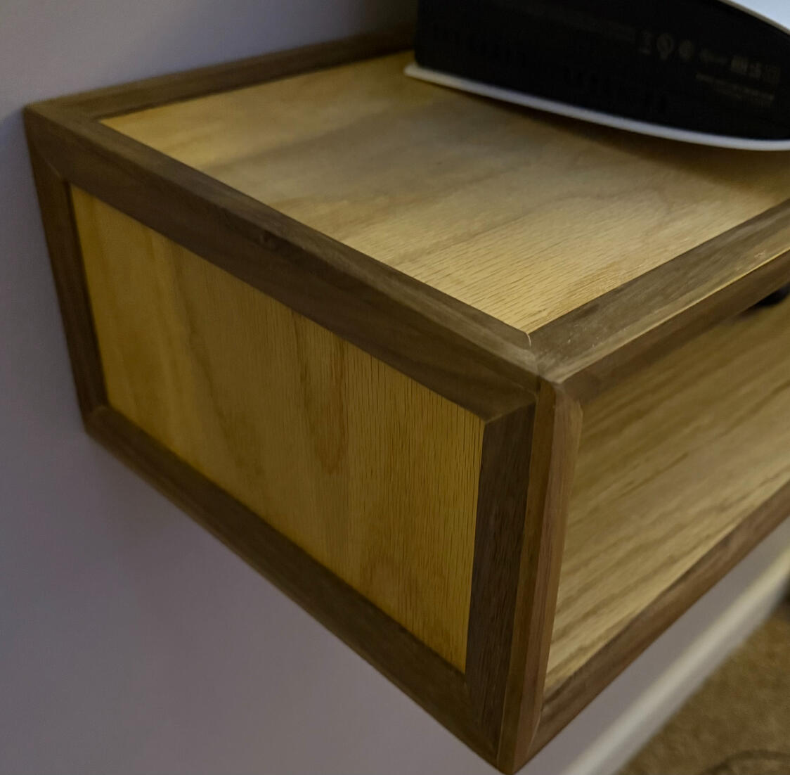 Closer shot of the sides, showing the waterfall design/grain pattern. Oak/Walnut floating shelf. Closer shot of the sides, showing the waterfall design/grain pattern. Oak/Walnut floating shelf.