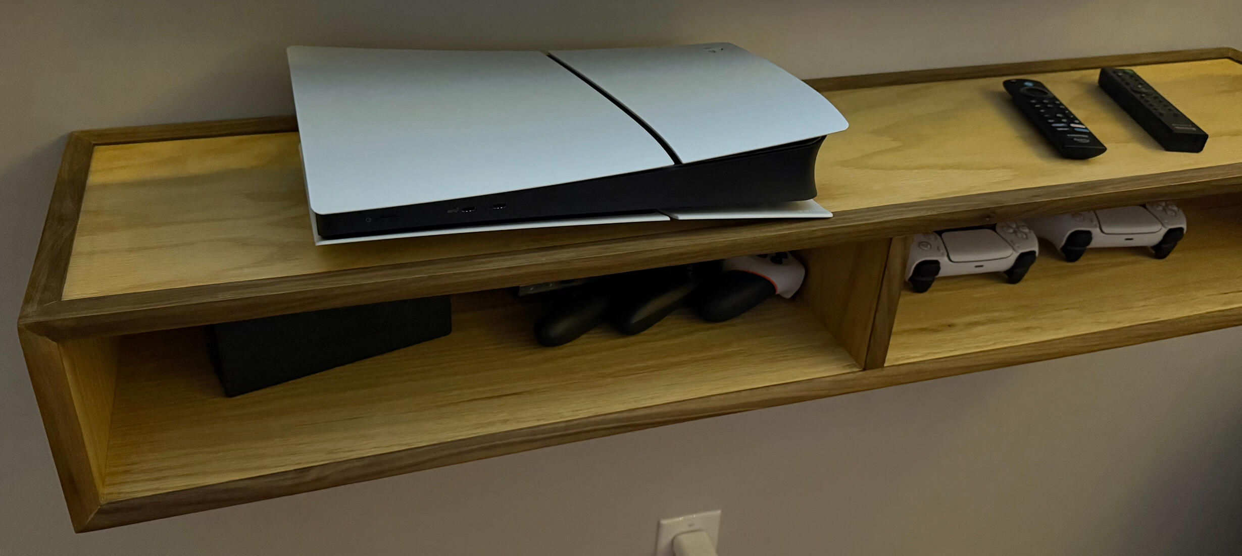 Closer shot of the Oak/Walnut floating shelf.